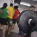 Calor excessivo faz eleitores passarem mal nas filas de espera para a votação, em Manaus