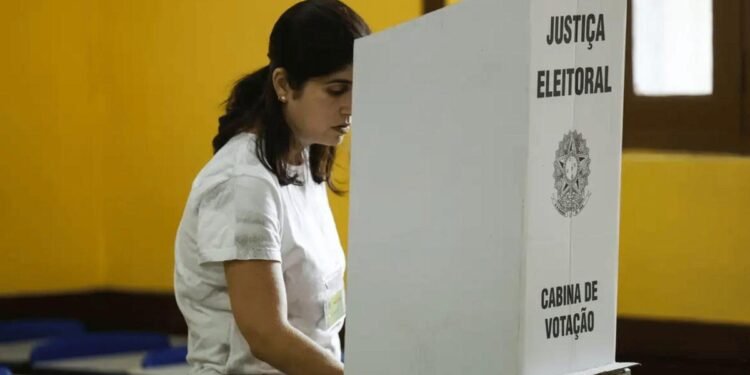 Amazonas chega a 2,8 milhões de eleitores, e mulheres ampliam vantagem nas urnas