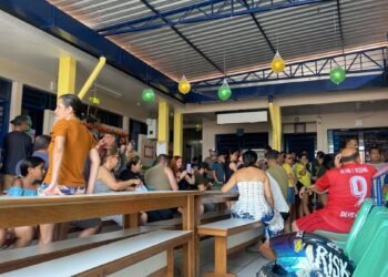Falta de energia provoca calor e filas em escolas da zona sul de Manaus durante votação