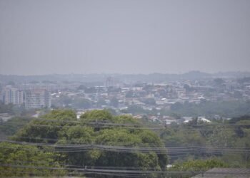 Ufam e UEA suspendem atividades presenciais nesta quinta (8) devido à má qualidade do ar em Manaus