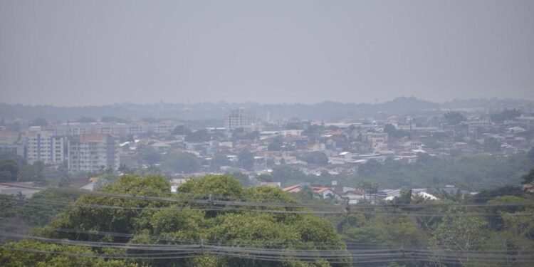 Ufam e UEA suspendem atividades presenciais nesta quinta (8) devido à má qualidade do ar em Manaus