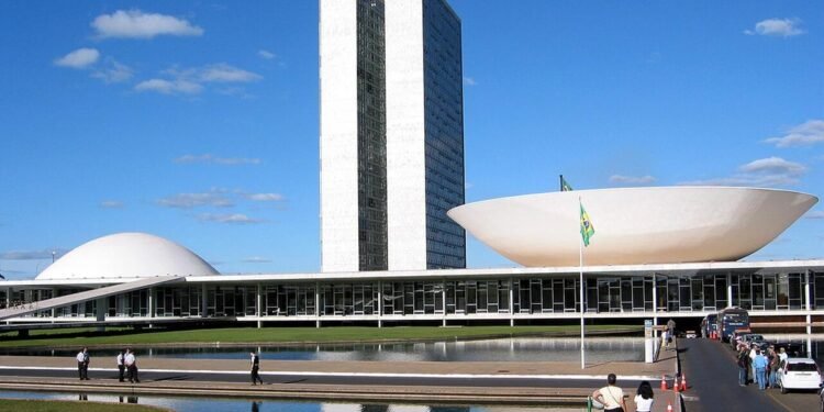 Calendário especial pode acelerar votação da PEC do fim da escala 6×1