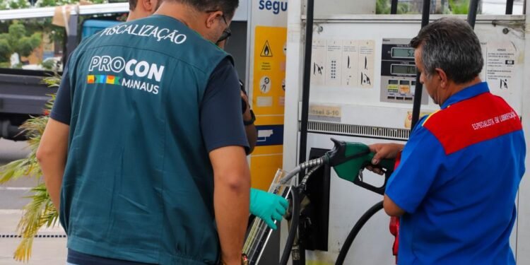 Procon registra aumento de R$ 0,30 no menor preço da gasolina comum em Manaus