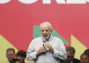 Imprensa internacional vê fim da escala 6×1 como vitória política de Lula