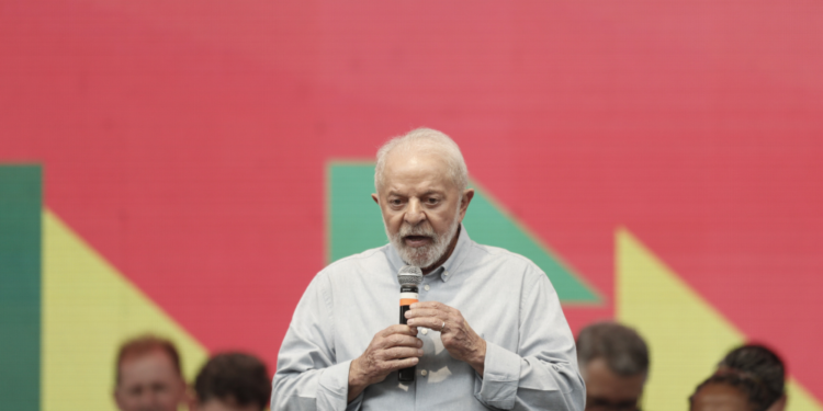 Imprensa internacional vê fim da escala 6×1 como vitória política de Lula