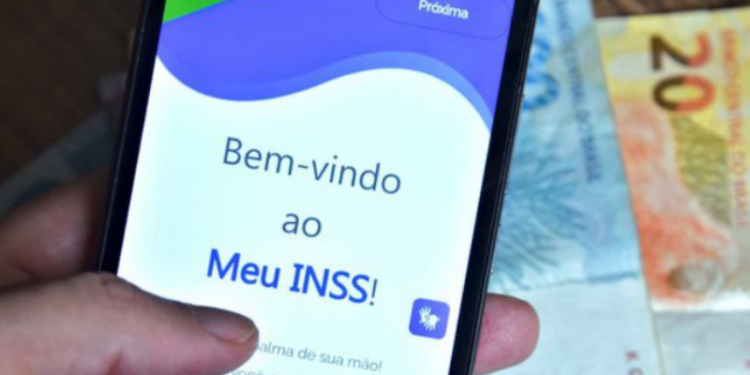 INSS paga dinheiro extra em novembro: veja quem tem direito e qual o valor