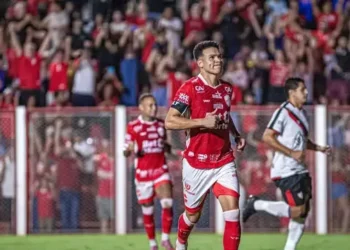 Vila Nova recebe o Cuiabá na briga pela liderança da Série B do Brasileiro