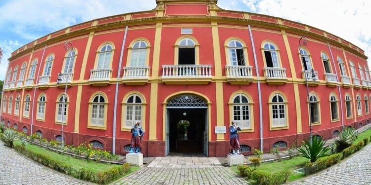 Teatro Amazonas, museus e centros culturais têm horários alterados durante feriado prolongado; veja horários