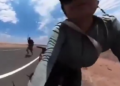 Ciclista vive momentos de tensão ao ser perseguida por homem armado com facão no Quênia; VEJA