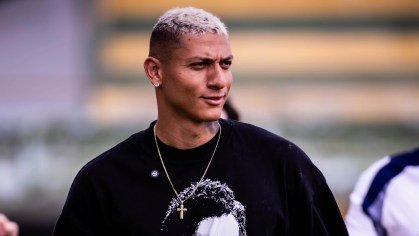 PF vai apurar disputa por ilha atribuída a Richarlison em investigação que envolve Flávio Bolsonaro