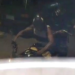 Mulher tem celular roubado por dupla armada em moto em Manaus