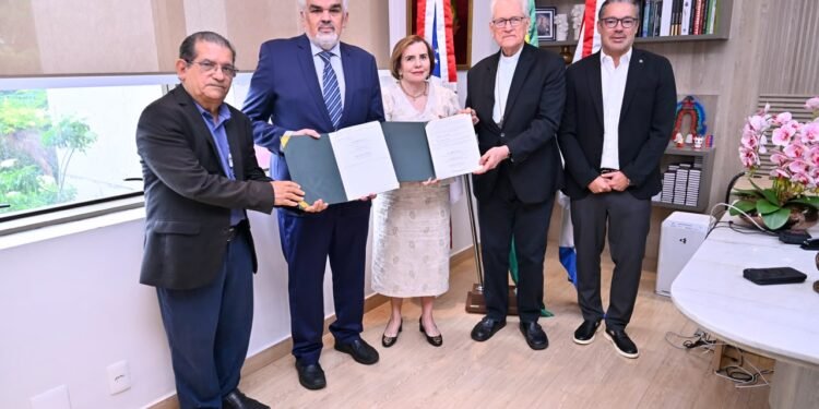 TCE e Arquidiocese firmam parceria para ampliar educação ambiental no AM