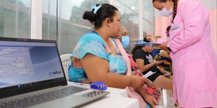 Unidades móveis ampliam atendimento para mulheres em Manaus