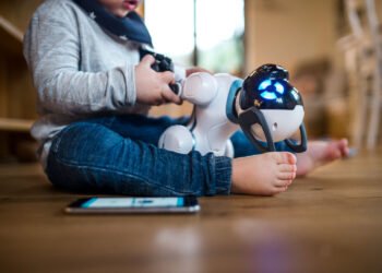 Brinquedos inteligentes podem interferir no desenvolvimento das crianças, alertam pediatras